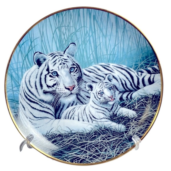 NWT Wildlife Decorative Plate with White Tigers - Picture 1 of 5
